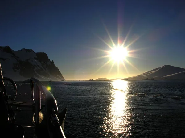 Zeilen Naar Zonsondergang — Stockfoto