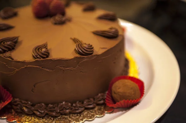 Beautiful Chocolate Cake White Plate — Stock Photo, Image