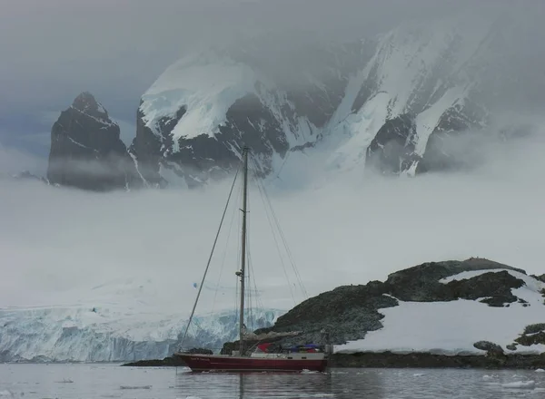 氷河ラグーン 氷山の自然の驚異 — ストック写真