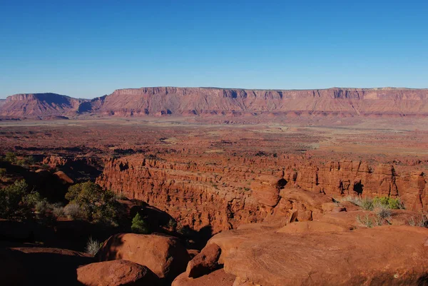 Rocha Vermelha Deserto Alto Com Rio Colorado Distância Utah — Fotografia de Stock