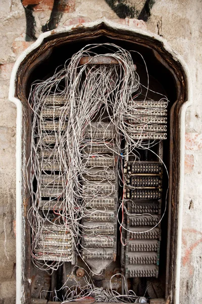 Старая Телефонная Центральная Будка Множеством Проводов — стоковое фото