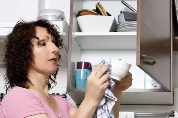 Vrouw Met Een Kopje Koffie Keuken — Stockfoto