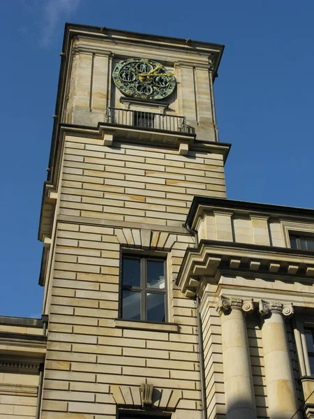 ハンブルク証券取引所の時計塔 — ストック写真