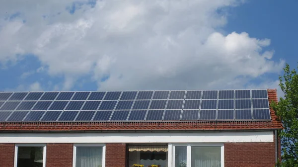 Солнечная Энергетическая Система Производство Электроэнергии Солнце — стоковое фото