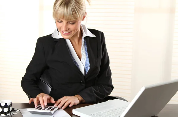 Mujer Oficina —  Fotos de Stock