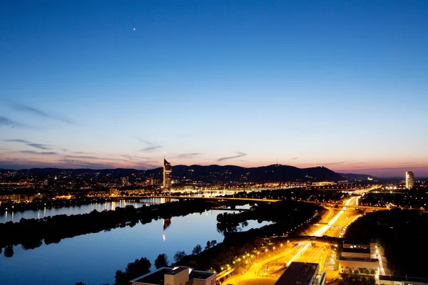 Wien Der Donau Abendaufnahme Mit Kahlenberg Und Leopoldsberg — Stockfoto
