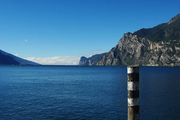 Θέα Στη Λίμνη Garda Από Κοντά Riva Del Garda Ιταλία — Φωτογραφία Αρχείου