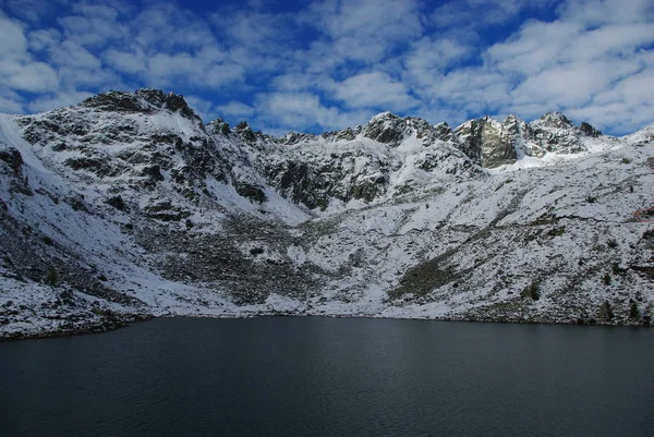 호수와 알프스 Parco Naturale Adamello Brenta Italy — 스톡 사진