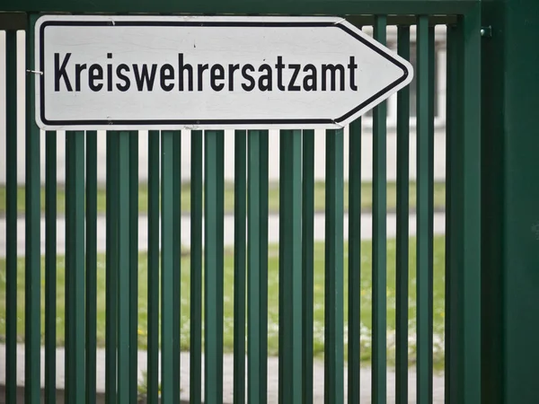 Teken Teken Voor Kreiswehrersatzamt Een Groen Hek — Stockfoto