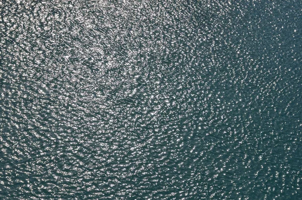 Solsken Havsvatten Ljusreflektion Ljusa Dag Hav Bakgrund — Stockfoto