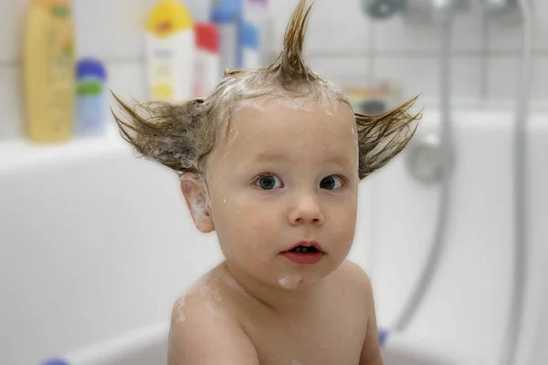 스타일로 목욕하는 아이들 — 스톡 사진