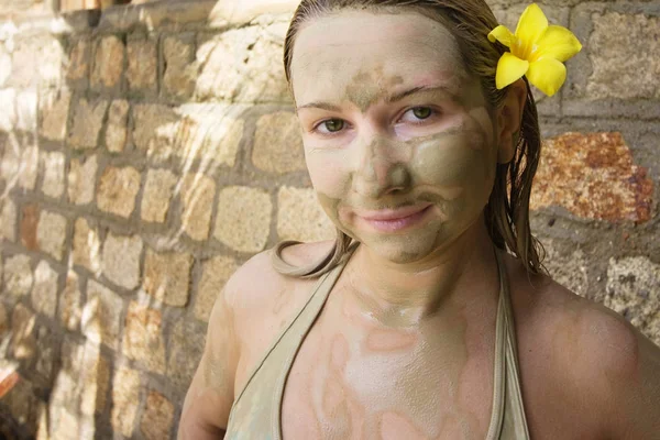 Young Woman Mud Bath Outdoor — Stock Photo, Image