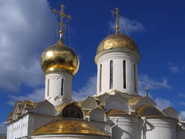 Domes Igreja Cristã Fundo Céu Nublado — Fotografia de Stock