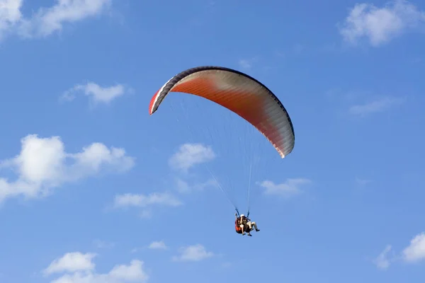 Paralotniarstwo Tandem Niebie — Zdjęcie stockowe