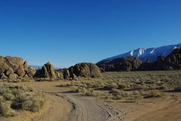 Jeep Road Alabama Hills California — стоковое фото