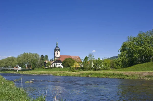 Rzeka Murg Kościołem Parafialnym Lawrence Gaggenau Złe Rotenfels Czarny Las — Zdjęcie stockowe