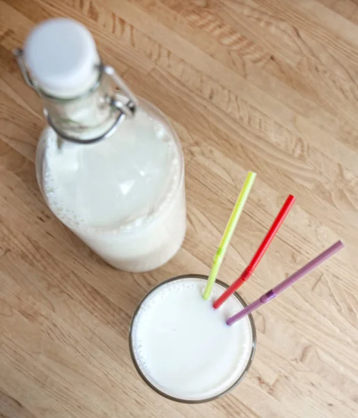 Tahta Masadaki Bir Bardakta Süt Şeker — Stok fotoğraf