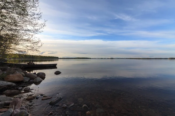Blue Lake Och Sky Vidvinkel — Stockfoto