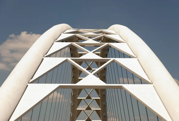 Unique Pedestrian Arch Bridge Frontal View — Stock Photo, Image