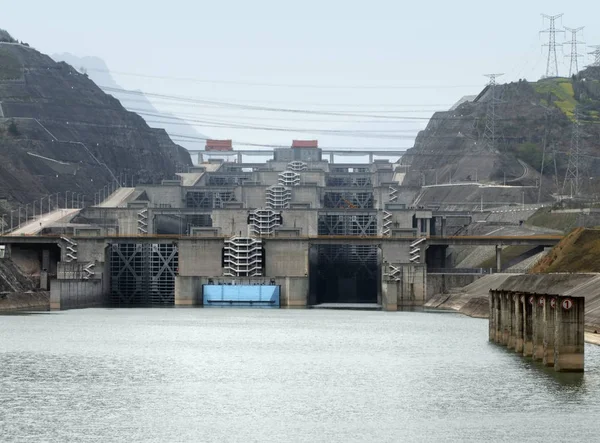 Scenario Nebbioso Alle Tre Gole Diga Tra Cui Fiume Yangtze — Foto Stock