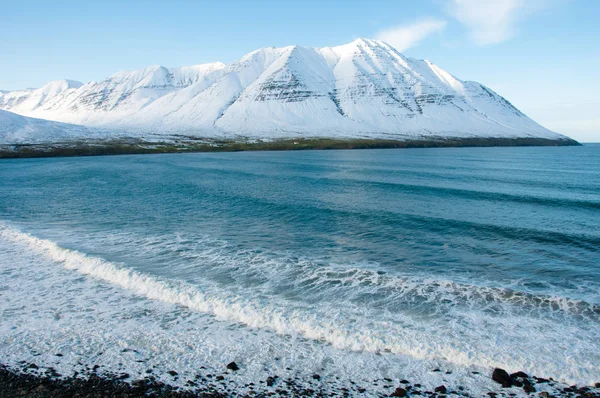 山と海 アイスランド — ストック写真