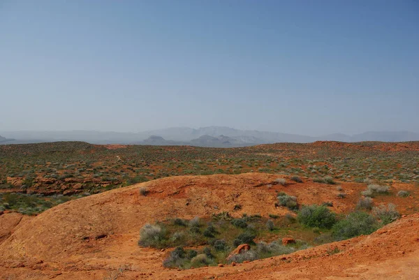 Oranžové Skalní Kopce Vysoká Poušť Hory Sněžný Kaňon Utah — Stock fotografie