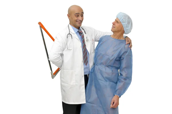 Beyazlar Içinde Hastasıyla Konuşan Gizli Testereli Bir Doktor — Stok fotoğraf