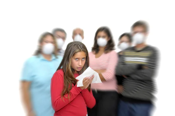 一大批戴面具的人和一个患流感的孤独症儿童 — 图库照片