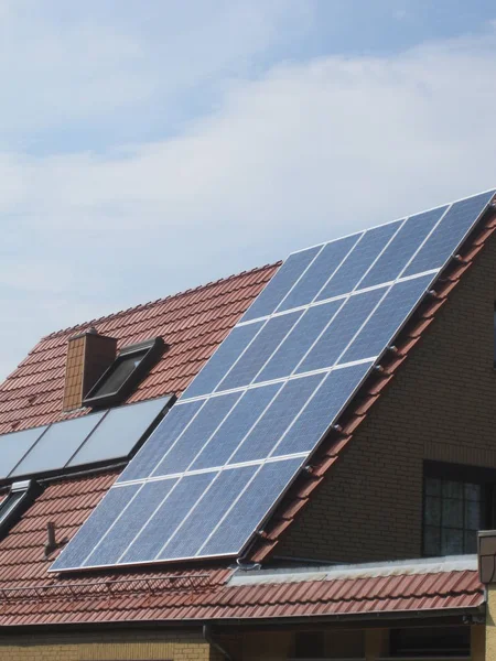 Güneş Enerjisi Ekolojik Güneş Pilleri Yeşil Elektrik — Stok fotoğraf