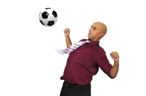 Επιχειρηματίας Μια Ακροβατικής Θέτουν Μια Μπάλα Ποδοσφαίρου Που Απομονώνονται Λευκό — Φωτογραφία Αρχείου