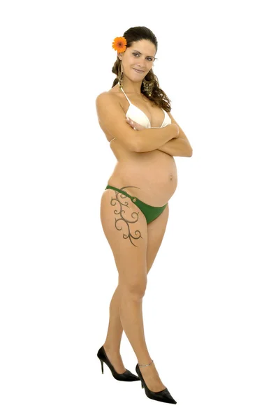Těhotná Žena Tattoo Pózuje Plavkách Izolován Bílém — Stock fotografie