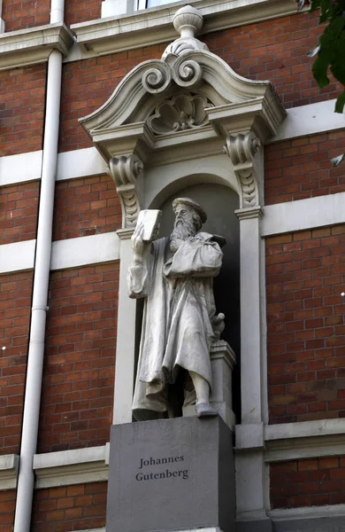 Gutenberg Statue House Hameln — Stock Photo, Image
