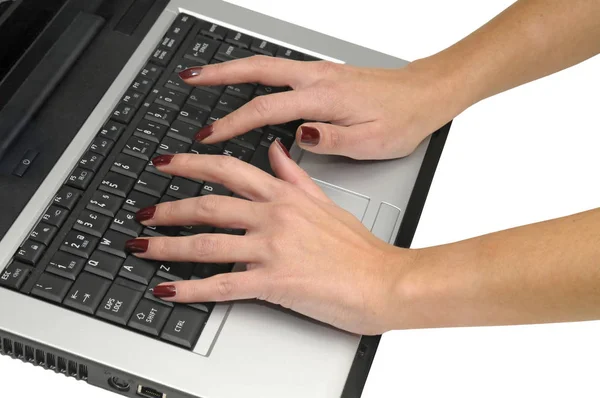 Χέρια Στο Πληκτρολόγιο Ενός Laptop — Φωτογραφία Αρχείου