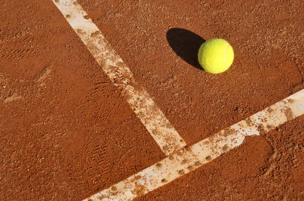 Detail Eines Sandplatzes Mit Tennisbällen — Stockfoto