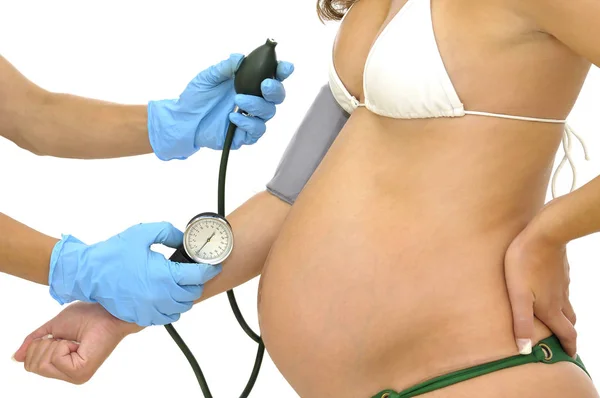 Gravid Kvinna Mage Med Läkares Händer Mäter Blodtryck Isolerad Vitt — Stockfoto
