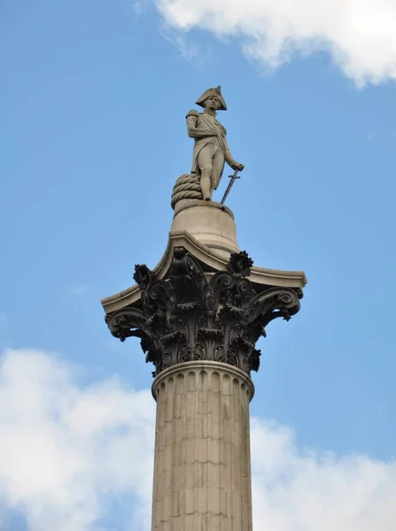 Trafalgar Náměstí Pánem Nelson Sloupec Navštívil Mnoho Turistů — Stock fotografie