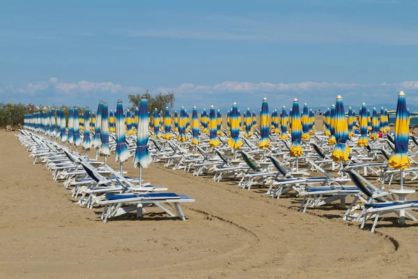 Strandszékek Tengerparti Üdülőhely — Stock Fotó