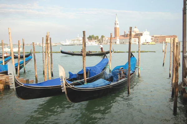 Гондолы Венеции Италия — стоковое фото