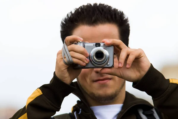 Een Toerist Met Zijn Camera Die Een Foto Maakt — Stockfoto