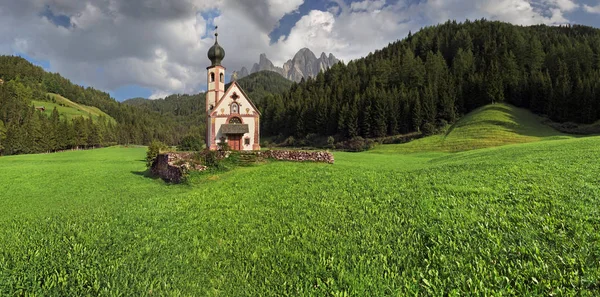 Geisler Dağları Dramatik Bulutlu Gökyüzü Villnosstal Dolomitler Güney Titol Talya — Stok fotoğraf