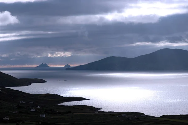 Kerry Scenic Uitzicht Skellig Rotsen Ierland Met Bergen Tegen Een — Stockfoto