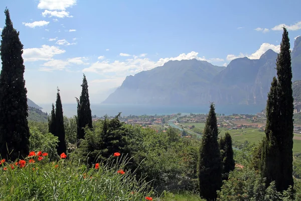 Beautiful View Lake Garda — kuvapankkivalokuva