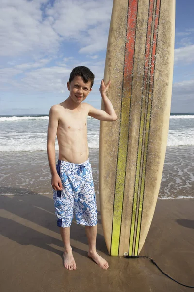 Adolescente Con Tabla Surf — Foto de Stock