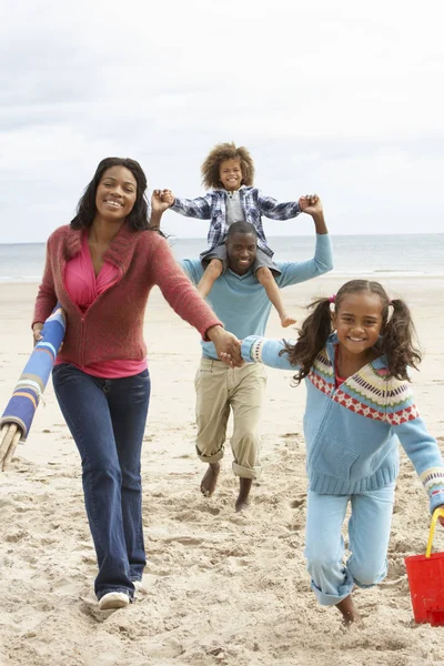 Happy Family Running Beach — Stock Photo, Image