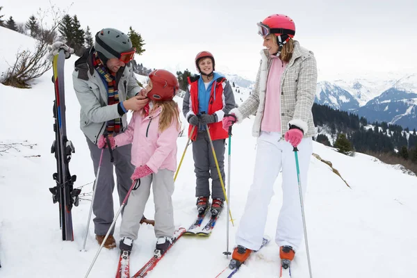 Jeune Famille Vacances Ski — Photo