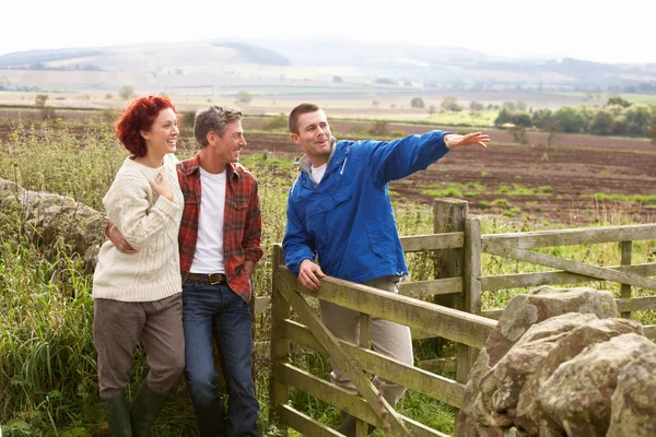 Grupo Adultos Campo — Fotografia de Stock