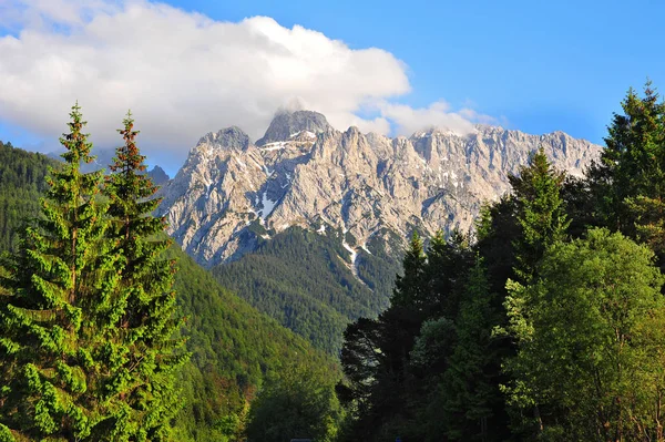 Vista Panorâmica Bela Paisagem Com Gama Montanhas — Fotografia de Stock