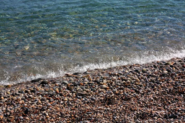Zee Golven Een Wankele Strand Griekenland — Stockfoto