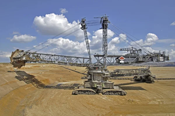 採石場の大型掘削機は — ストック写真