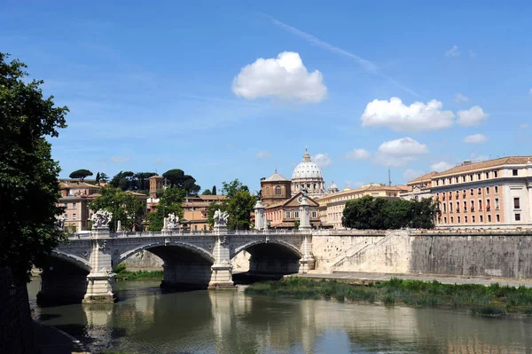 Rome Tiber Bridge Θέα Στον Πέτρο Και Βατικανό — Φωτογραφία Αρχείου